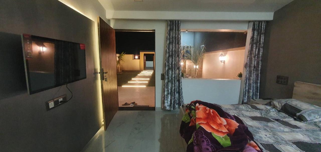 Krishna Farm & Forest Villa Bhuj Ruang foto