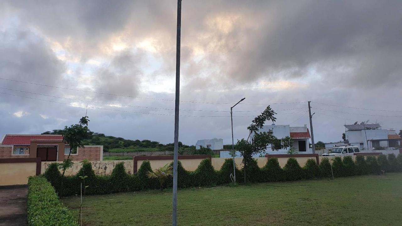 Krishna Farm & Forest Villa Bhuj Bagian luar foto